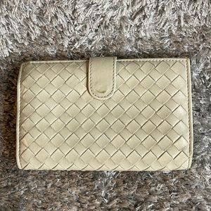 Bottega Veneta Intrecciato Beige Gold Wallet